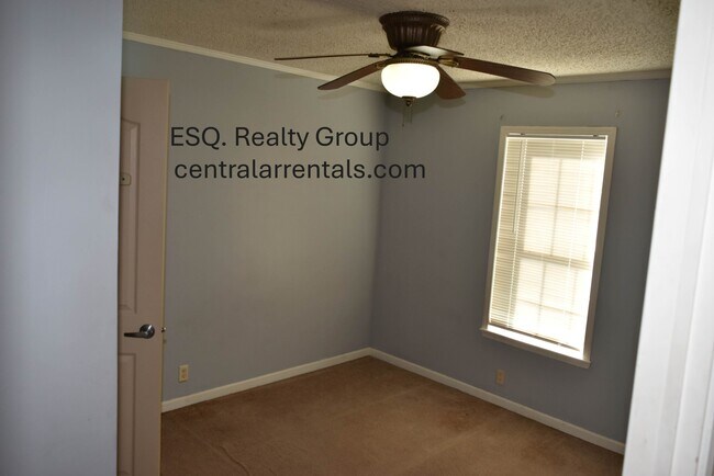 Building Photo - 16801 Cornfield Dr
