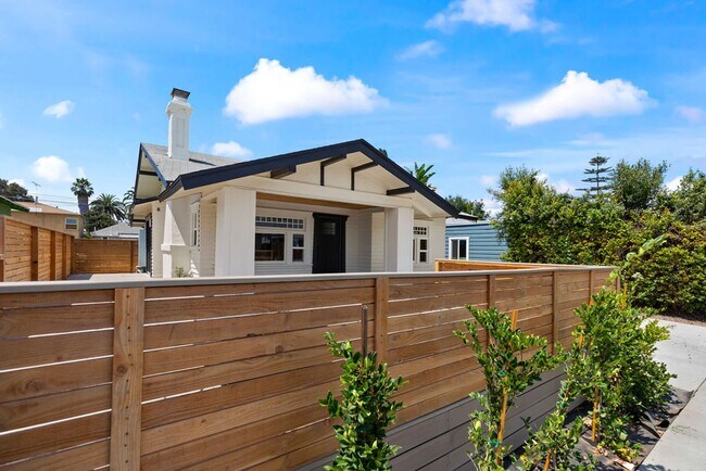 Building Photo - incredible home 3 bedroom, loft