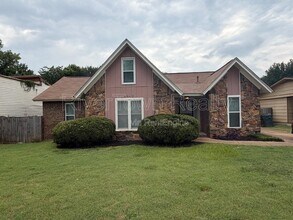 Building Photo - 5303 Sunray Dr