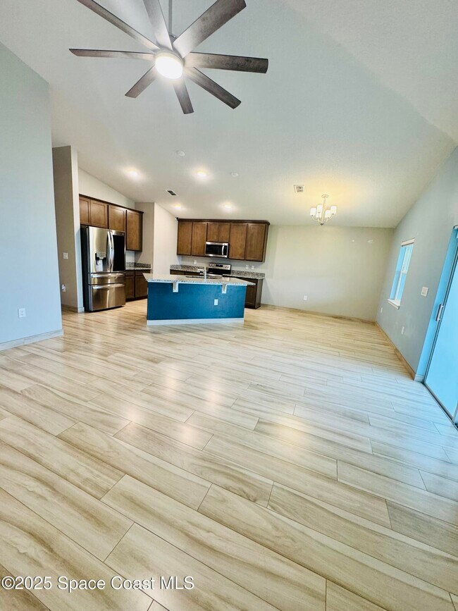 Building Photo - 1066 Dania Cir