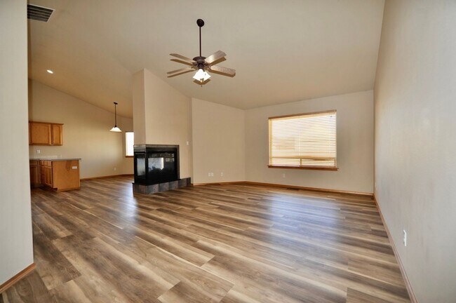 Building Photo - 3 bed 2 bath rancher with office