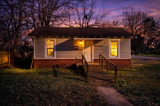 Building Photo - 433 Yarborough St