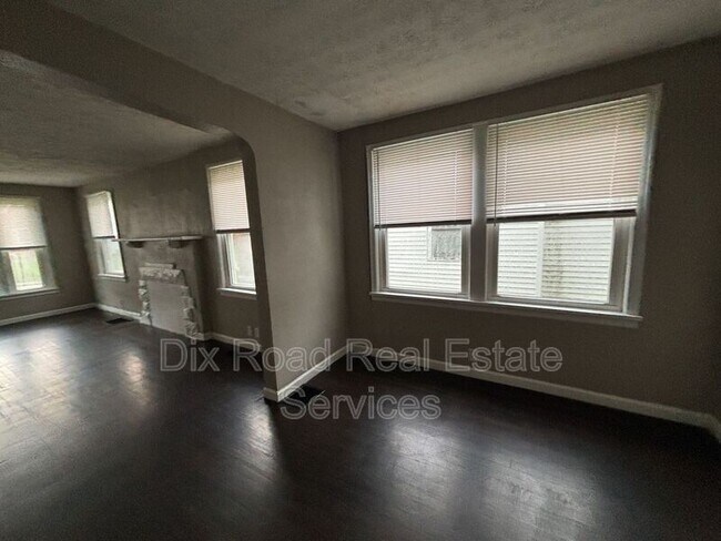 Building Photo - 144 Niagara Ave