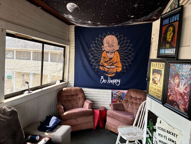 Building Photo - 3 bed 1 bath near UWEC! Available June 1st