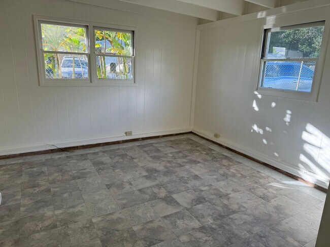 Building Photo - Available Private Detached Studio for Rent with 1 Assigned Carport Parking in Wahiawa