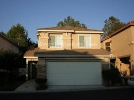 Building Photo - 566 Hooper Ave