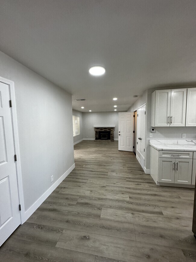 Building Photo - 3221 San Carlos Way