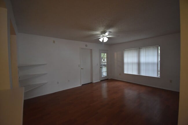 Building Photo - OCALA: $225 OFF FIRST FULL MONTHS RENT!! 2...