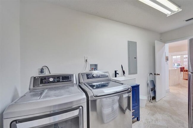 Building Photo - 3401 N 31st Terrace