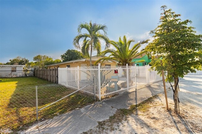 Building Photo - 1518 NW 65th St