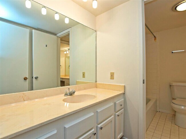 Building Photo - 3 Casa Verde St