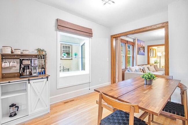 Building Photo - Charming 2-Bedroom Main Floor Home in South Minneapolis