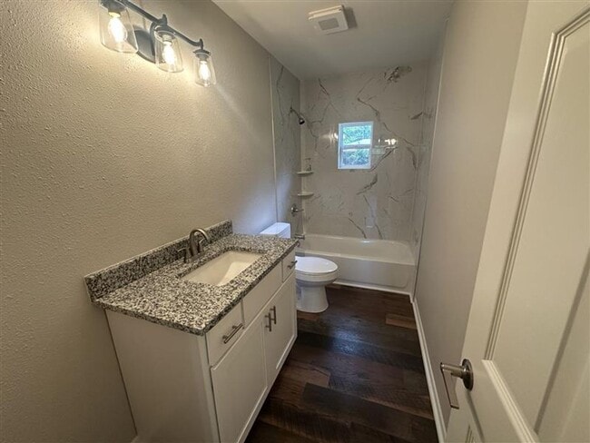 Building Photo - 2533 Chelsea Dr