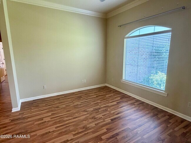 Building Photo - 212 Chevalier Blvd