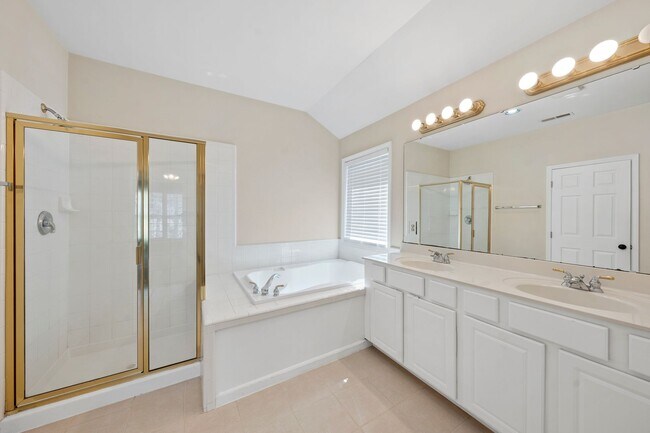 Building Photo - July Move-in, Cary Park!