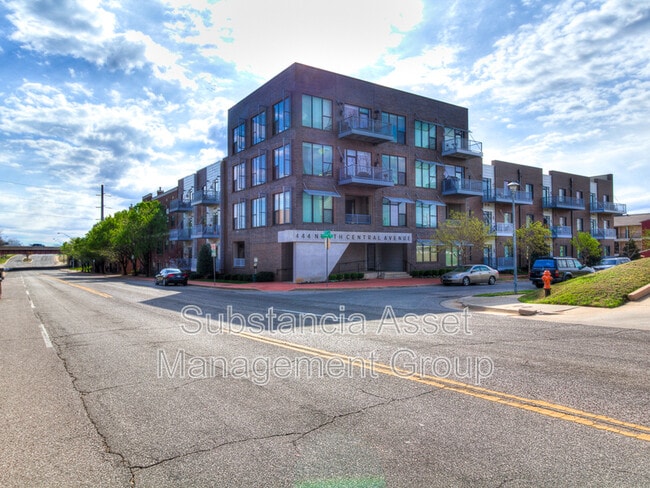 Building Photo - 444 N Central Ave