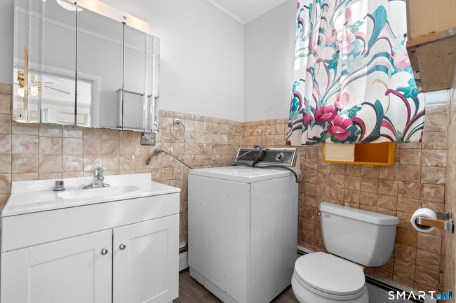 Building Photo - 48 Anderson St