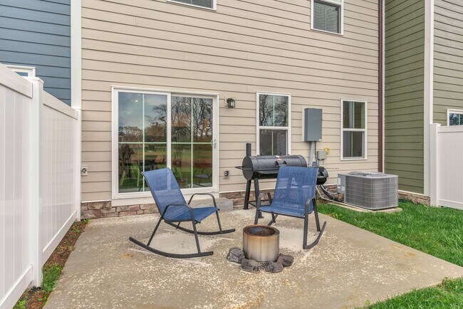 Building Photo - Beautiful Townhome!! Great Location!!