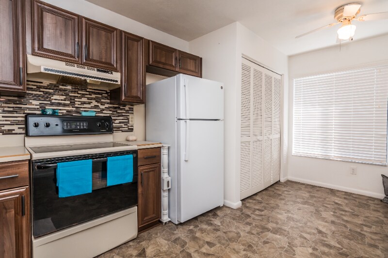 Building Photo - 210 Lemon Tree Ln