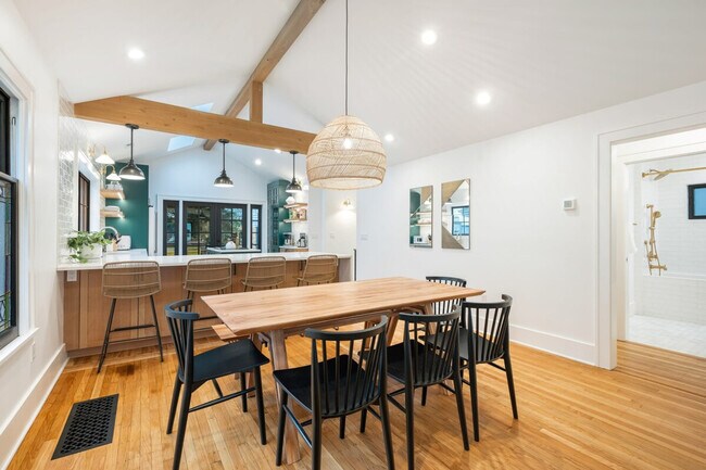 Building Photo - 2453 4th Ave W