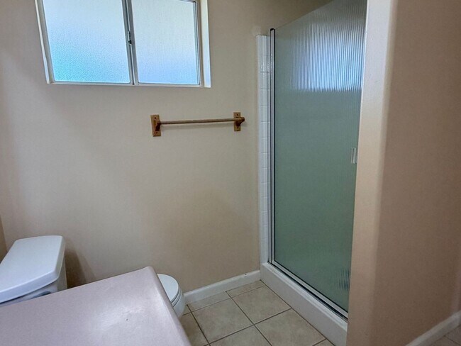 Building Photo - 3+2 w/garage and large fenced backyard