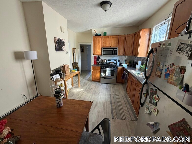 Building Photo - 68 Winchester St