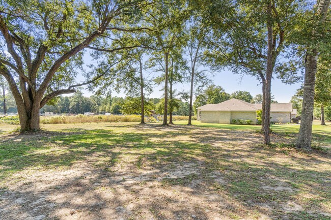 Building Photo - Home in Lake Arthur Estates!