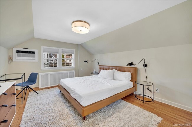 Building Photo - 53 Sheldrake Ave