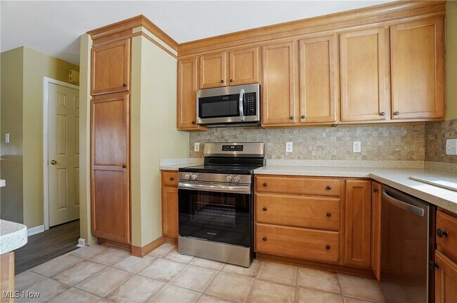 Building Photo - 7429 Sylvan Dr