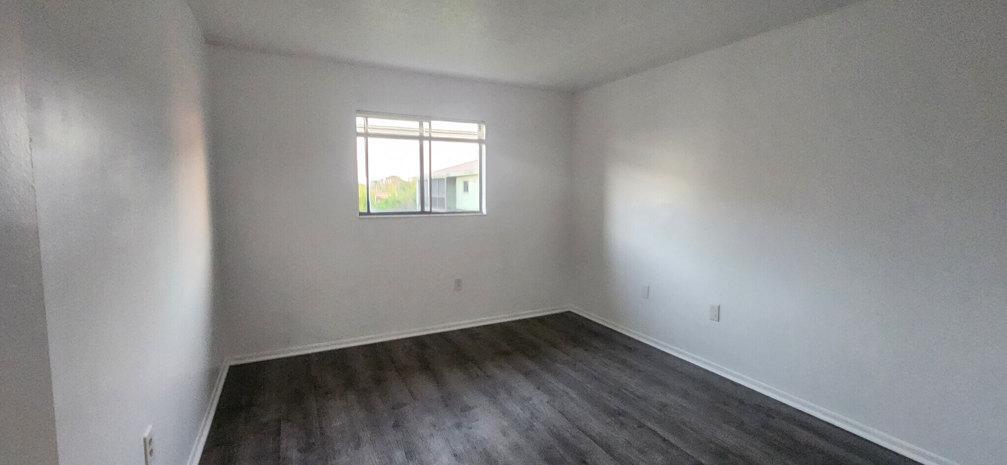 Building Photo - 1552 University Ln