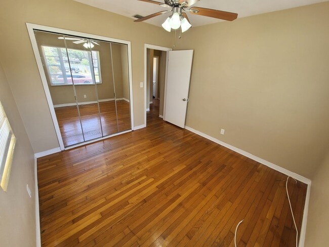Building Photo - Three Bedroom One Bathroom House