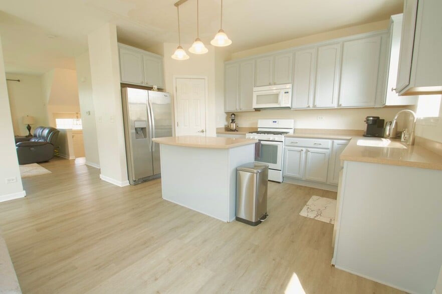 Building Photo - 3128 Valley Falls St