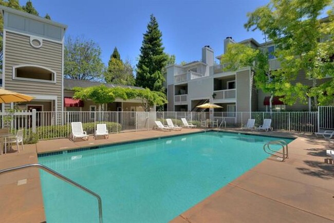 Building Photo - 2-Bedroom Condo in Prime Sunnyvale Locatio...