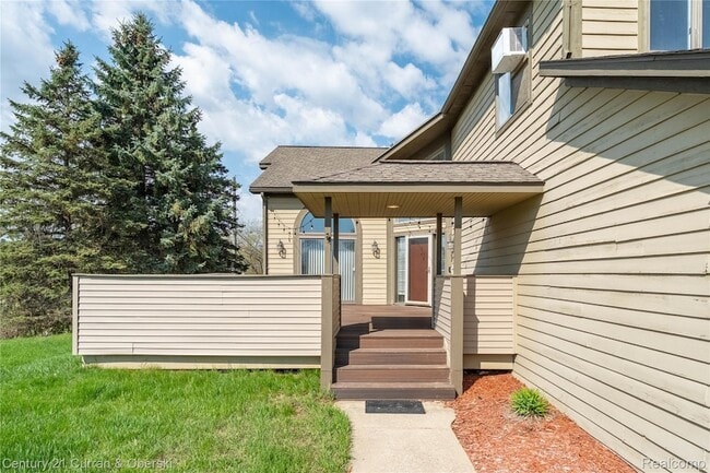 Building Photo - 1083 N Livernois Rd