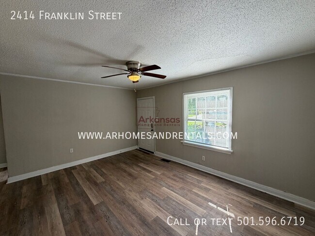 Building Photo - 2414 Franklin St