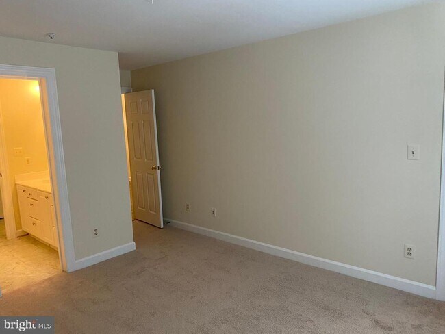 Building Photo - 12233 Fairfield House Dr