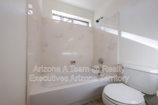 Building Photo - 352 S Vía De Los Rosales