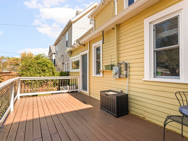 Building Photo - 622 N Hamilton Ave