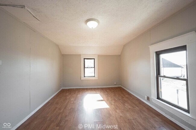 Building Photo - 918 S Bell St