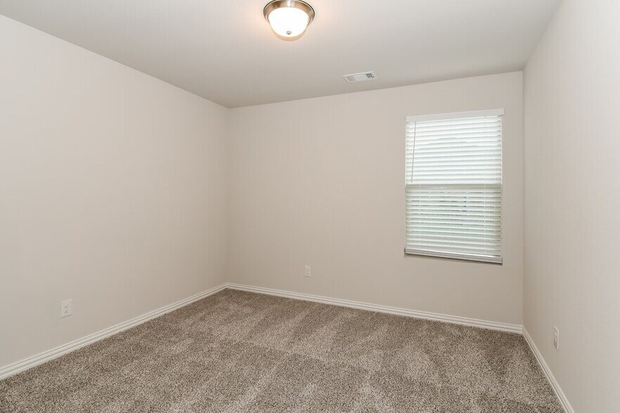 Building Photo - 1411 Rolling Fox Dr