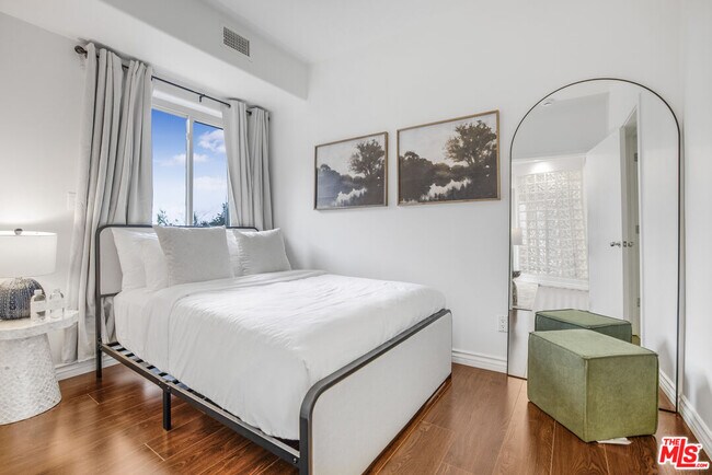 Building Photo - 8507 Franklin Ave