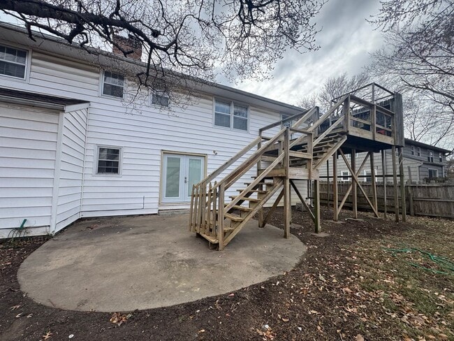 Building Photo - Spacious 1/2 Duplex in Great Waldo Area