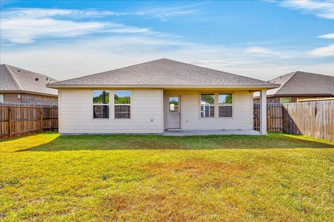 Building Photo - 8133 Cattlemen Dr