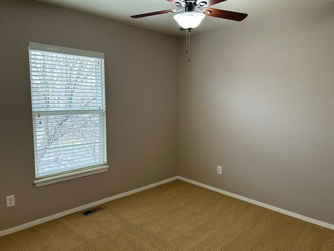 Building Photo - Spacious 3 Bed, 2.5 Bath Home with Attached Garage and Pool Access - Available Now