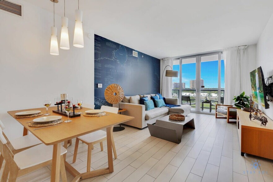 Building Photo - 2602 E Hallandale Beach Blvd