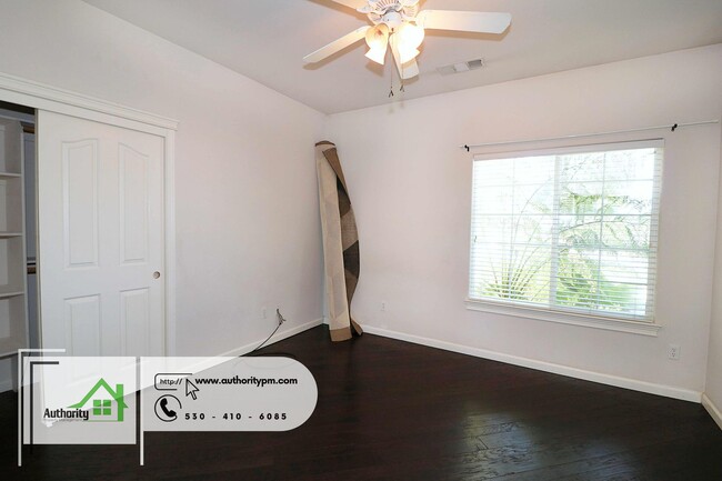 Building Photo - 2631 Queens Way