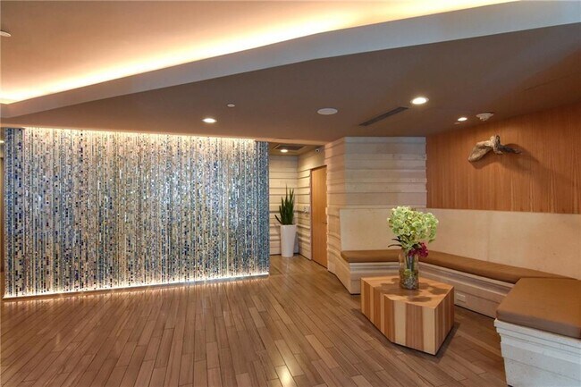 Building Photo - 300 Bowie St