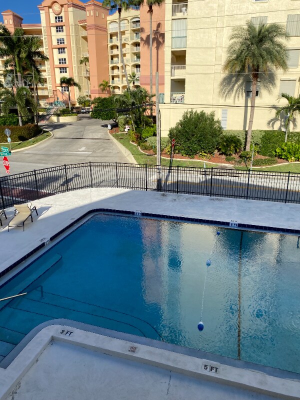 Building Photo - 7 Oak St