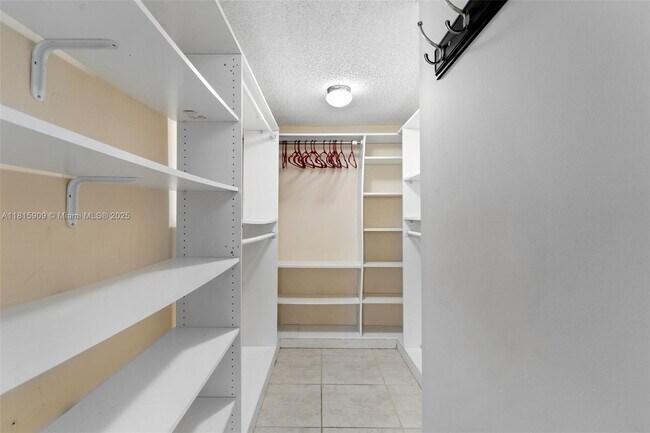 Building Photo - 100 Golden Isles Dr