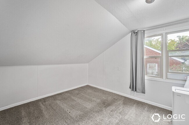 Building Photo - 732 E 1000 S-A